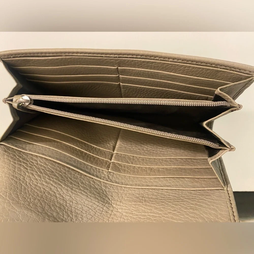 Gucci Soho Interlocking G Leather Continental Snap/Flap Closure Wallet